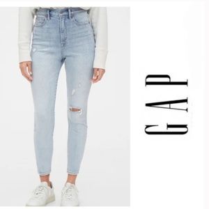 Gap Denim Distressed
True Skinny Jeans Light Wash
Sz 12/31